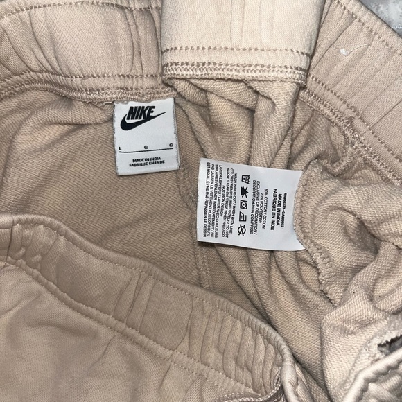 Nike Womens Tan Beige Sweatpants joggers - Picture 4 of 4